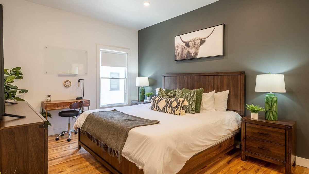 Santa Ana Apartment | ⁂10min-Airport⁂65"Smart Tv⁂W/D⁂Self Check-In⁂AC⁂DTSA⁂