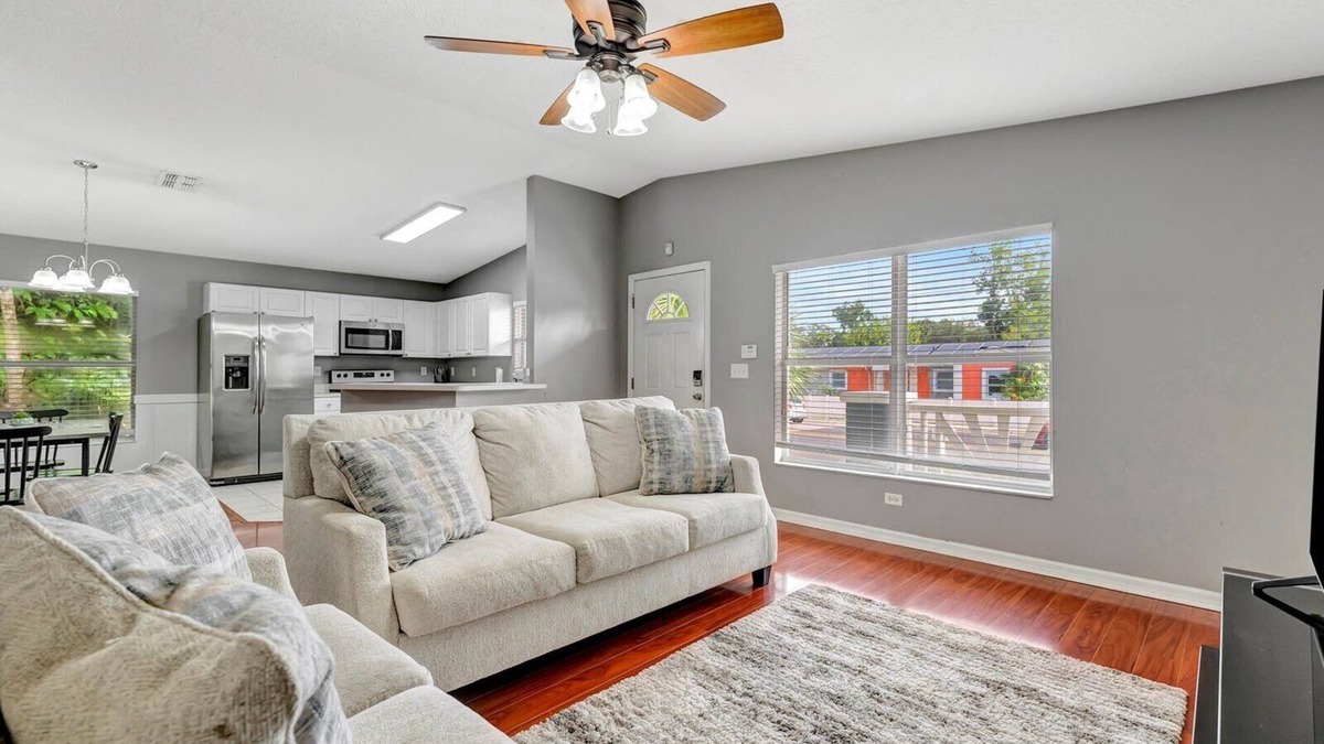 Old Seminole Heights Villa | 10min to Downtown - 3BD 2 Full Bath, Free Parking