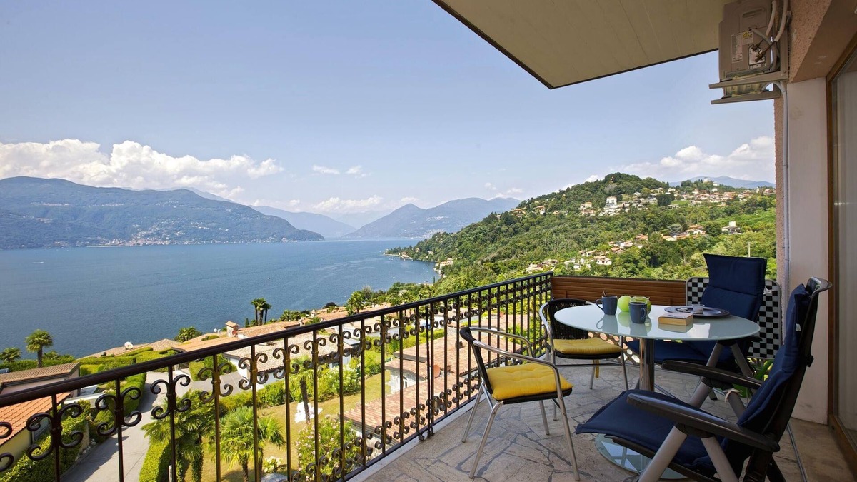 Villaggio Belmonte Apartment | 1½ room apartment with balcony and breathtaking lake view in a residence with pool