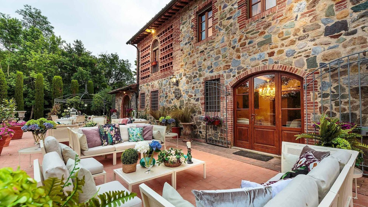Orentano Villa | 11 bedrooms Luxury Farmhouse, Private Pool, Jacuzzi, Private Tennis