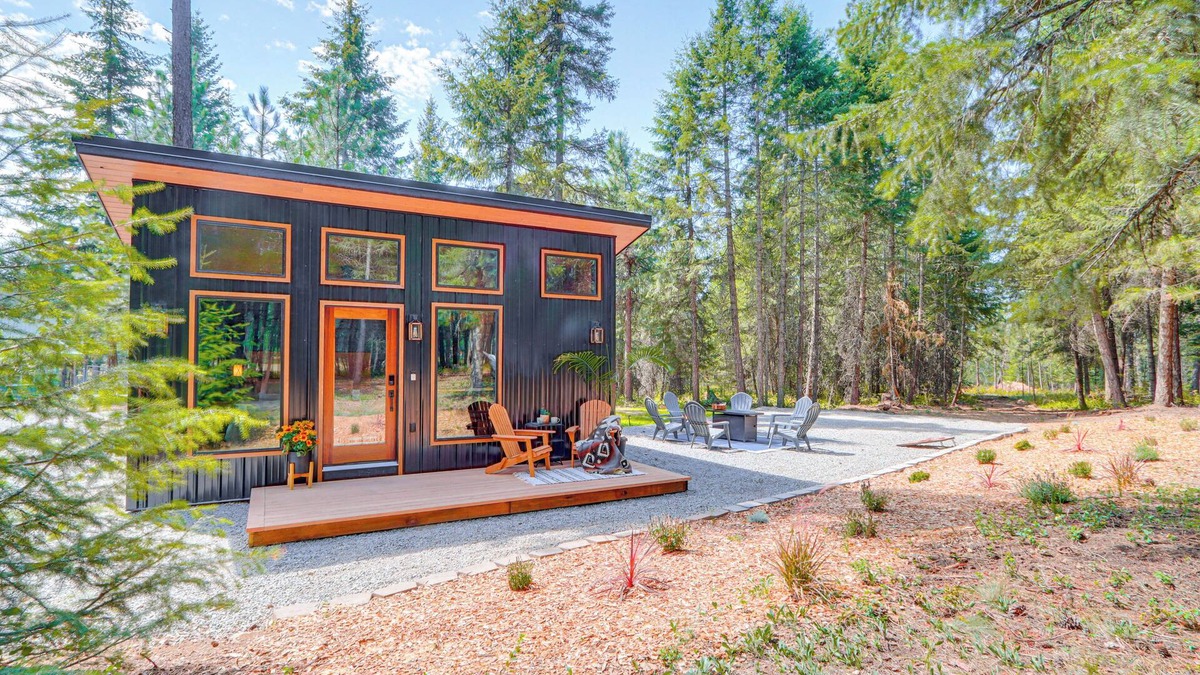 Athol Apartment | 11 Mi to Lake Pend Oreille: Wooded Cabin Escape!