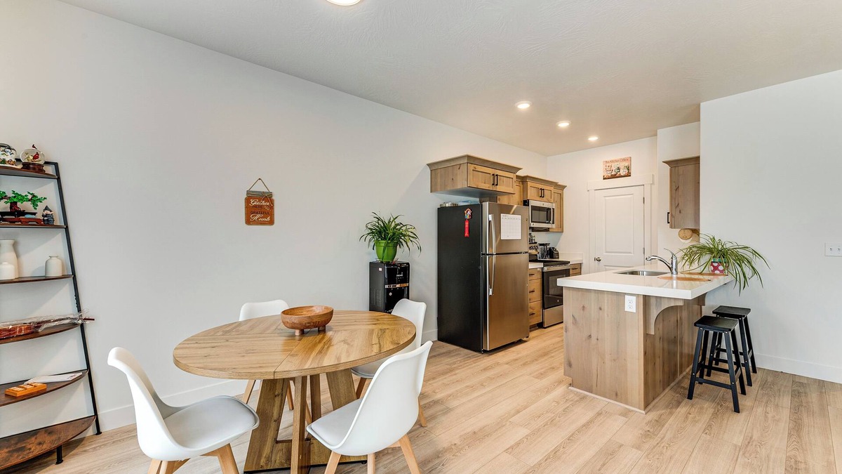 Eagle Mountain House | 11 Mi to Utah Lake: Newly Built Family Townhome!