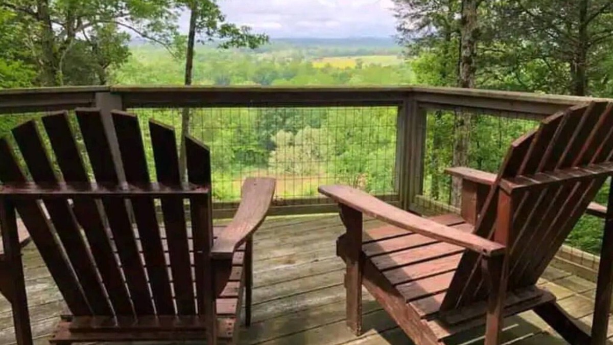 Pocahontas House | 11 Point River Front Cabin, 7 acres, hiking trails, with a private beach!
