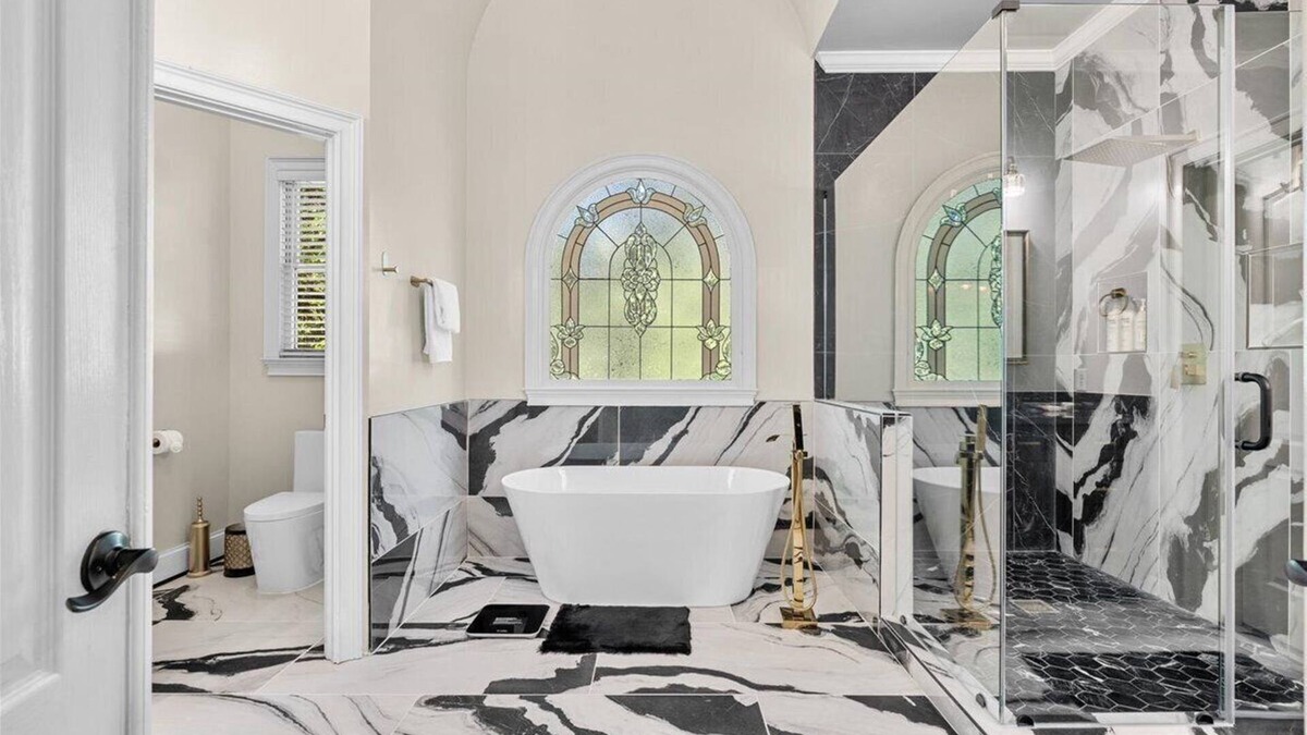 Clarkdale House | 11 rooms 12 beds 11580 sqft large house nearby airport