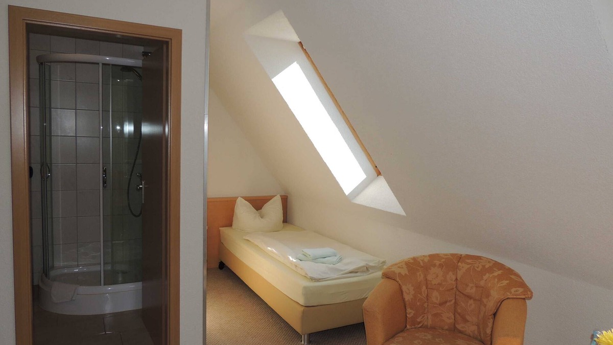 Dobbertin Apartment | 11 single rooms lake view comfort - Insel-Hotel Dobbertin