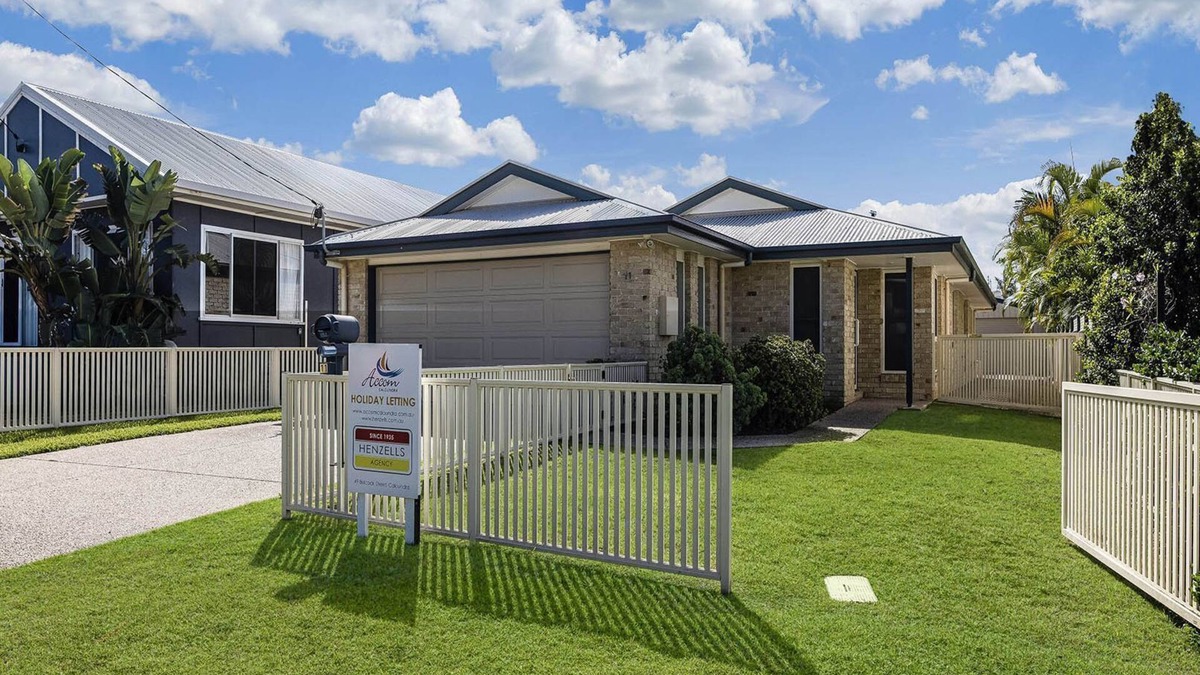 Golden Beach House | 11 Wills Avenue Golden Beach QLD