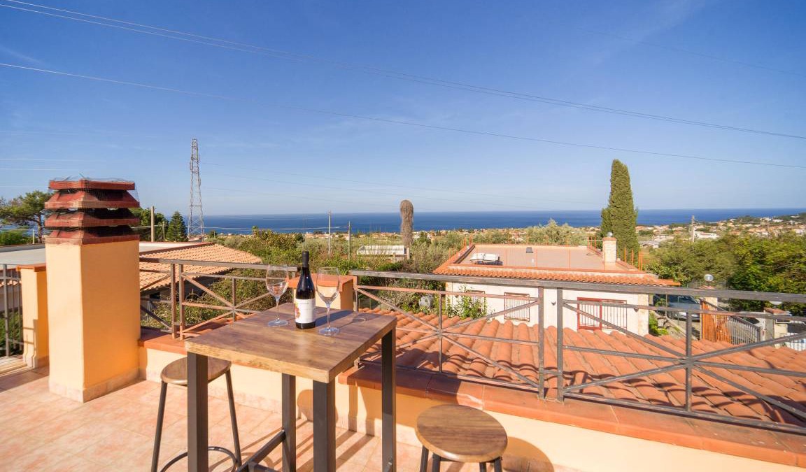 Altavilla Milicia House | 110 m² House ∙ 4 bedrooms ∙ 10 guests