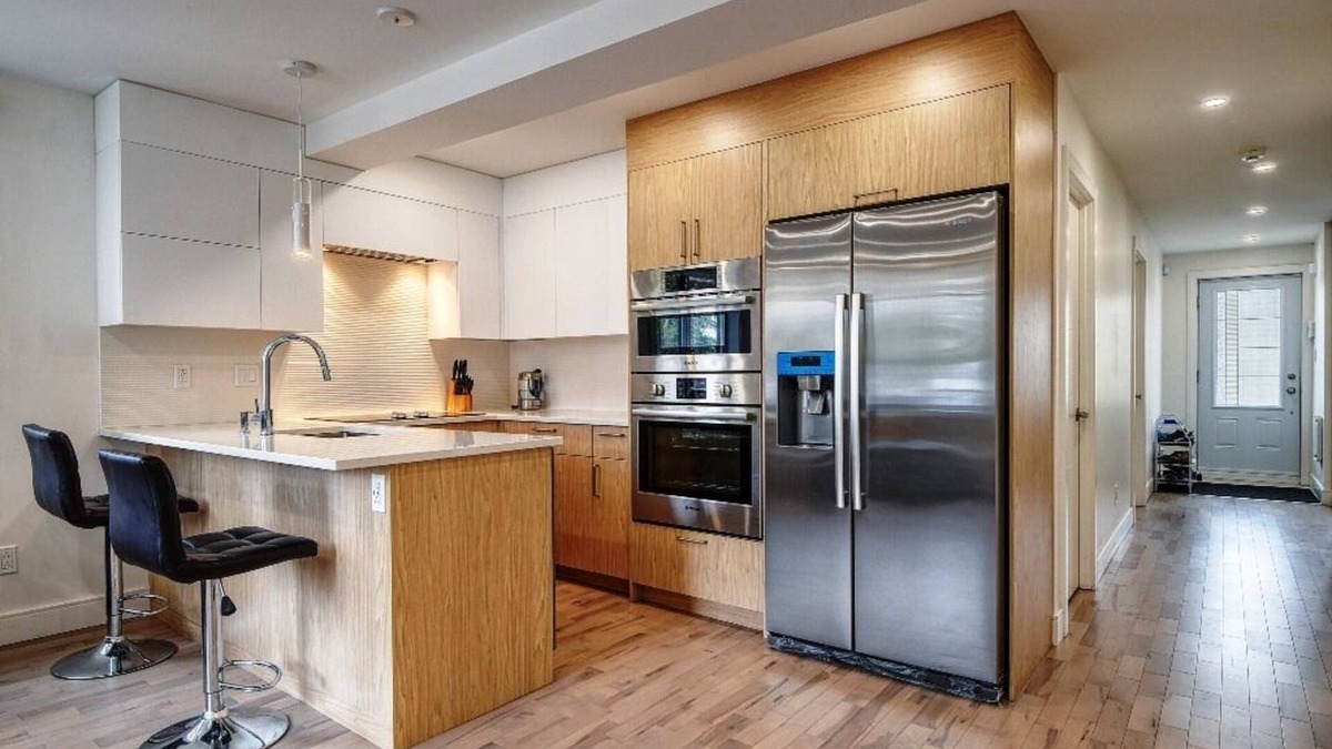 Cote-Des-Neiges—Notre-Dame-De-Grace Apartment | #110 Roomy, Renovated, Gourmet Kitchen & Large Backyard