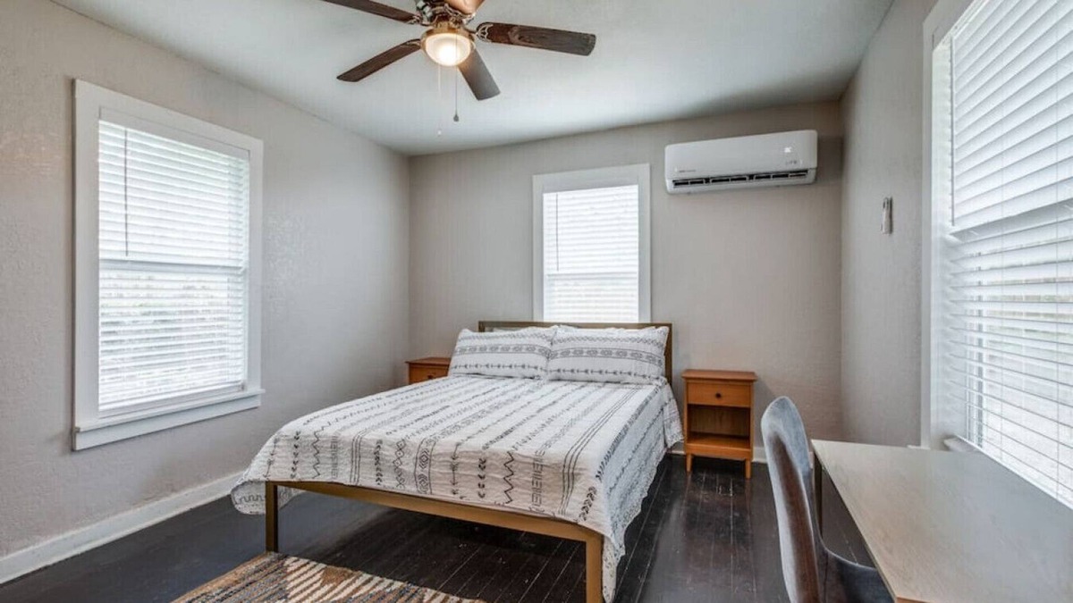 Eastside Promise Neighborhood House | 1108B · Cozy 1 BR Dignowity Hill - 2 Min to Downtown