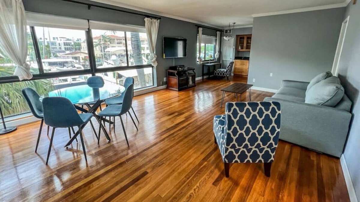 Nurmi Isles Apartment | 111 #6 Beautiful waterfront apartment near the beach