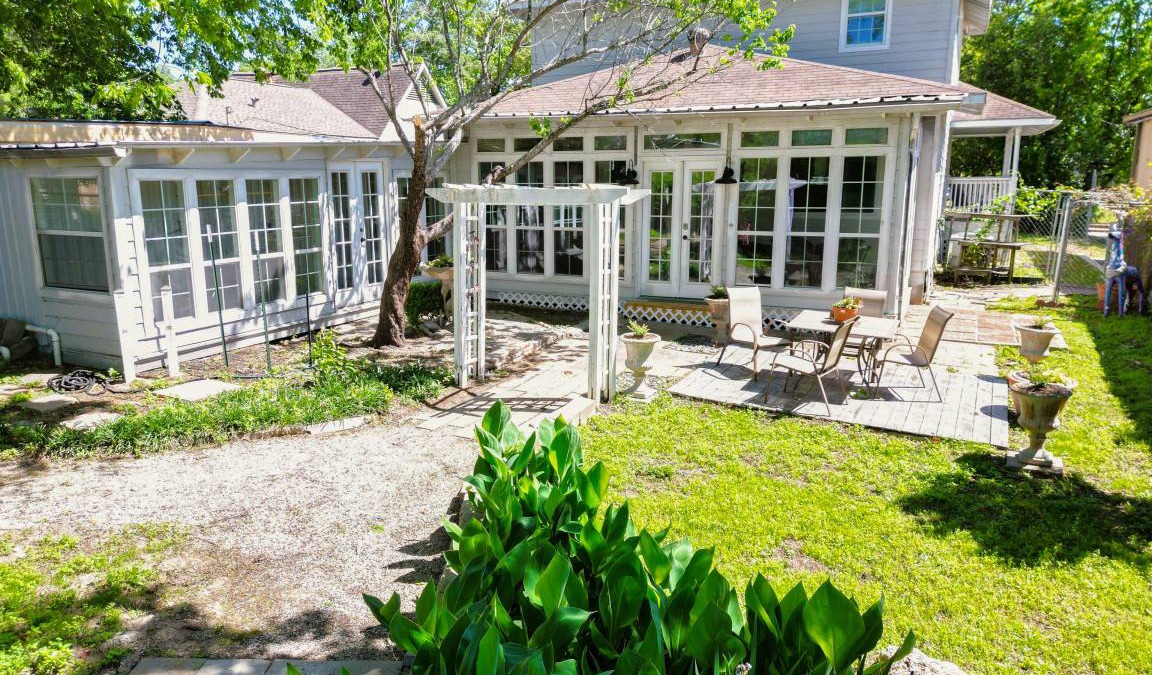 Conroe House | 111 m² House ∙ 3 bedrooms ∙ 6 guests