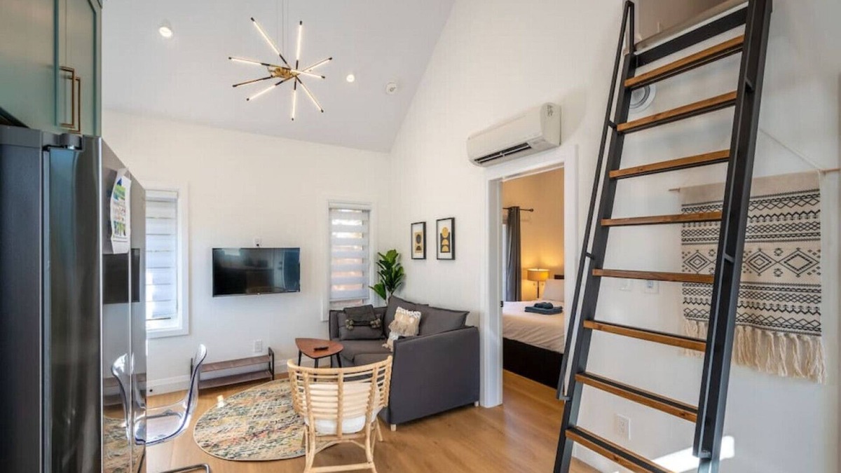 Rosemount House | 111H-3 · Kingsdale Designer Tiny house w/ king bed