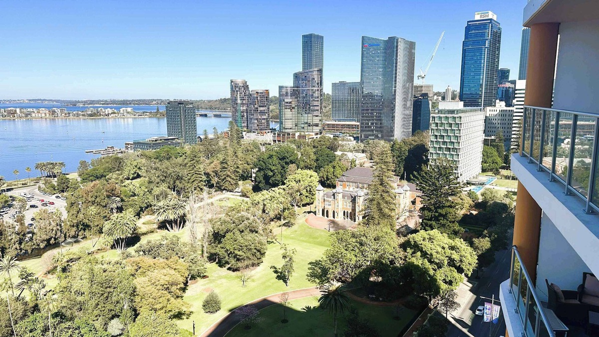 Perth Central Business District Apartment | 114 Incredible CBD SwanRiver Suite +PRKG