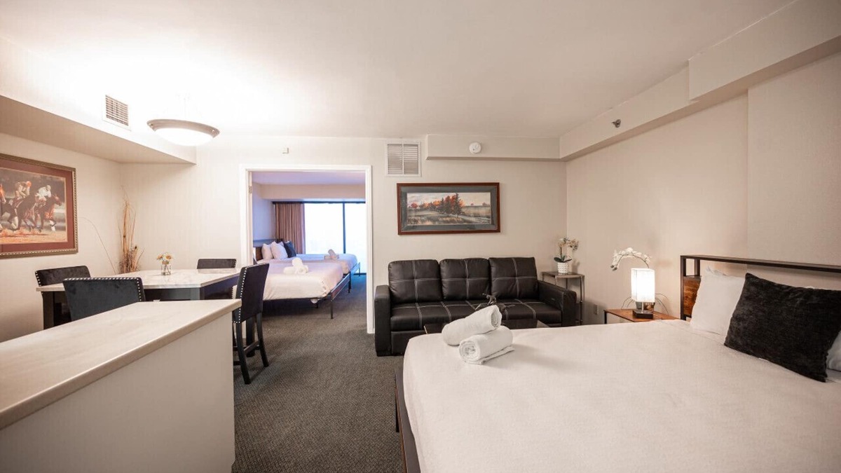 Las Vegas Strip Condo | 1162 · PENTHOUSE SUITE on the Strip - 6 Comfy BEDS!