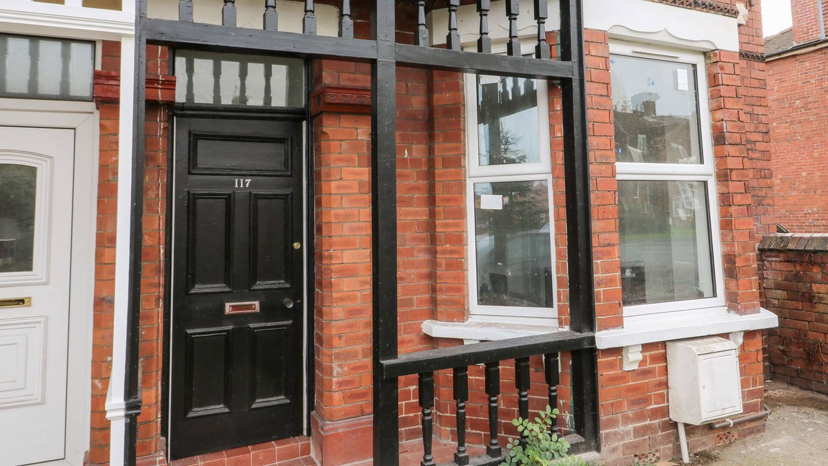 York Cabin | 117 CARR LANE, pet friendly, character holiday cottage in York