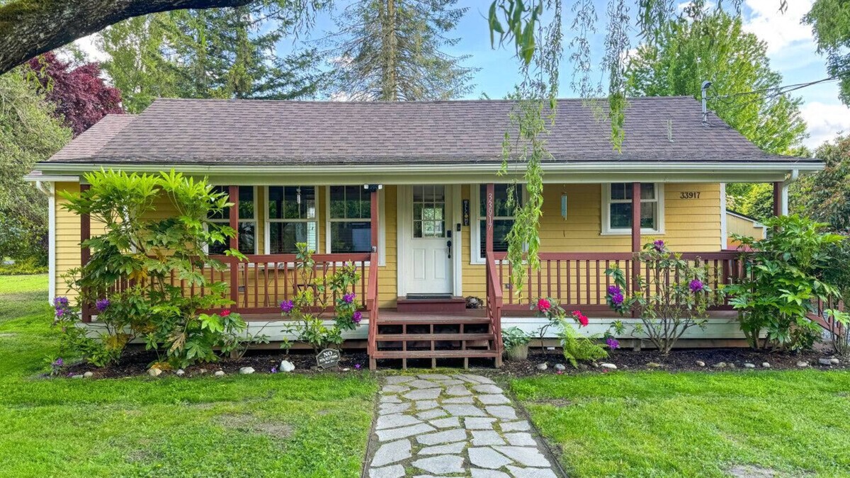 Fall City House | 118 - The Willow Tree Bungalow