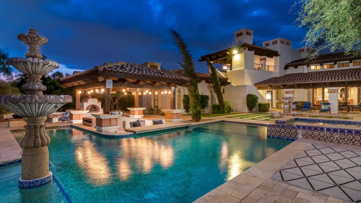 Mirada Los Arcos House | 11BR Paradise Valley Resort | Sleeps 30 | Heated Pool, Swim-Up Bar, Casita!