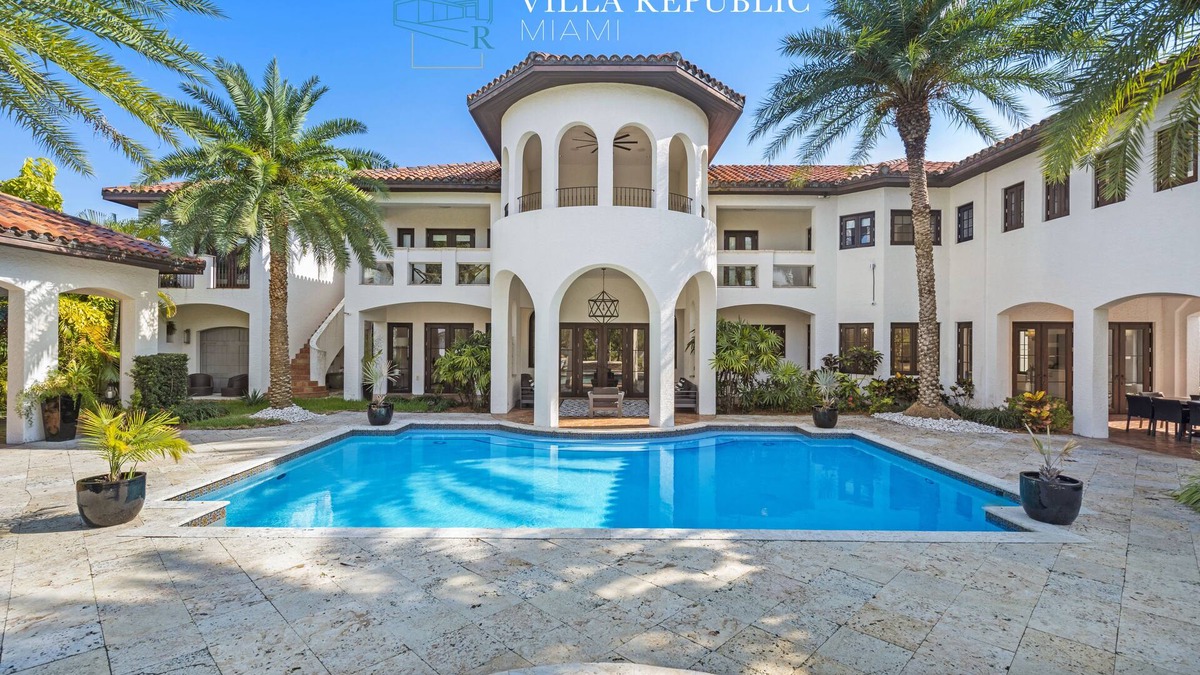 Northeast Miami House | 11br Villa Calabassa on the Water
