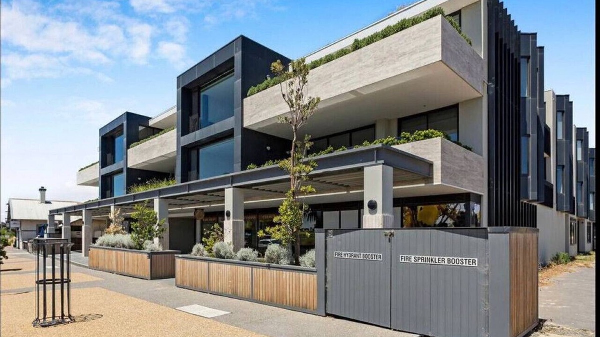 Mornington Apartment | 11ESP · What a spot! Perfect for that Mornington Getaway!