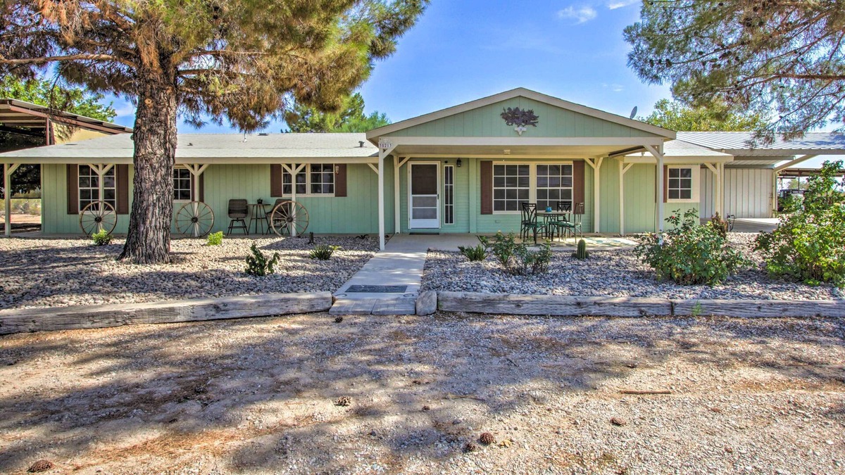 Tonopah House | 12+ Acre Equestrian Escape w/ Riding Trails!