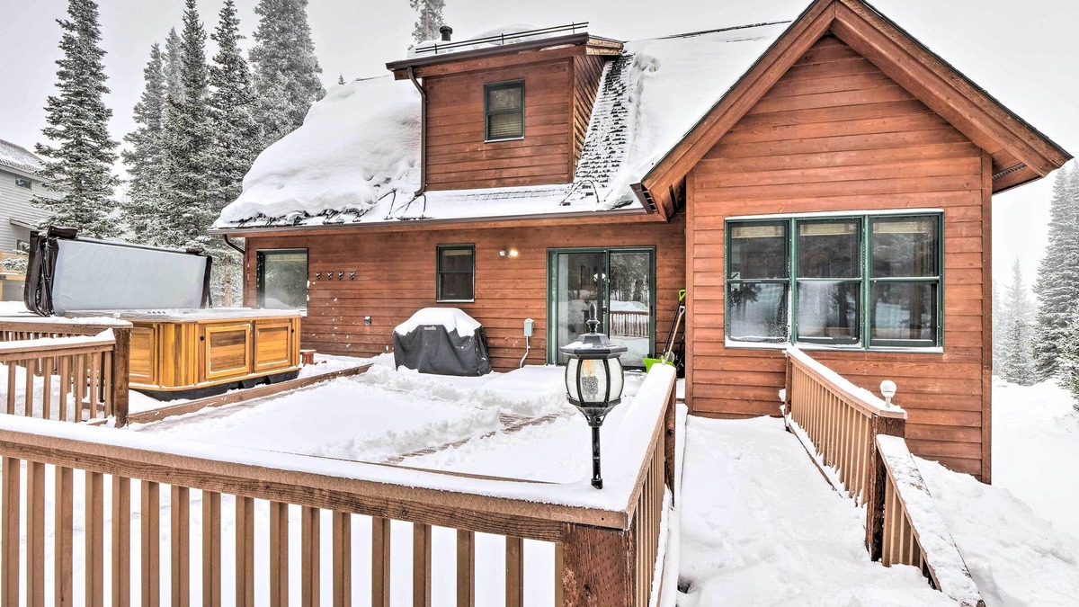 Quandary Village Cabin | 12 Mi to Breckenridge Ski Resort: Cabin w/Hot Tub