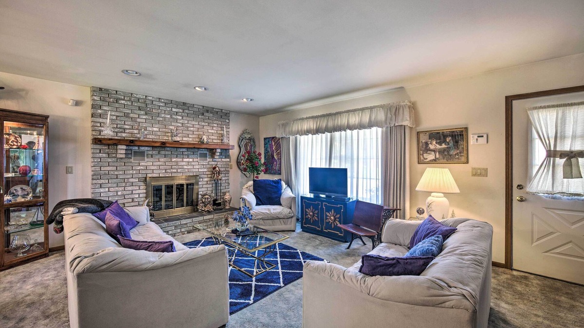 Harrisburg House | 12 Mi to Hersheypark: Family Home w/Deck!