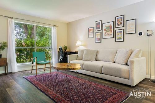 Franklin Park House | 12 Min to Airport Spacious Backyard and Fire Pit