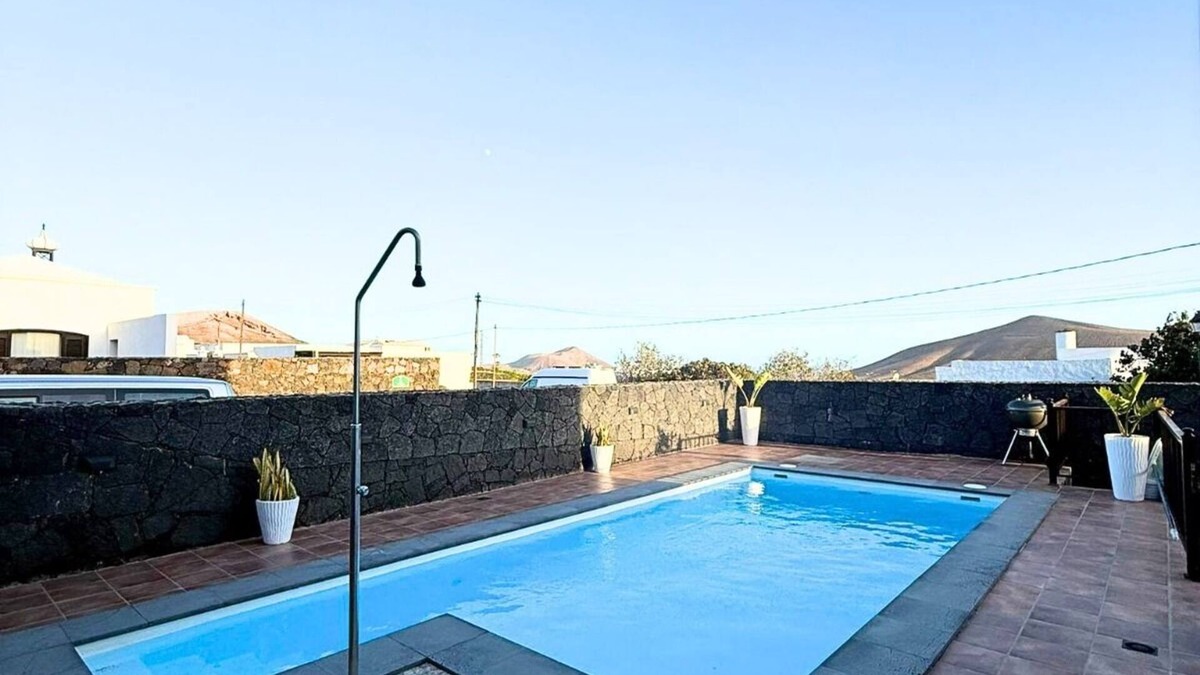 Nazaret Villa | 12 min walk from Lagomar Museum! Ideal to enjoy your pool with your family.