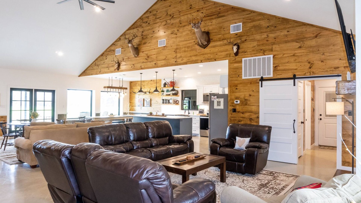 Fayetteville House | 12 minutes to antique shopping Round Top TX