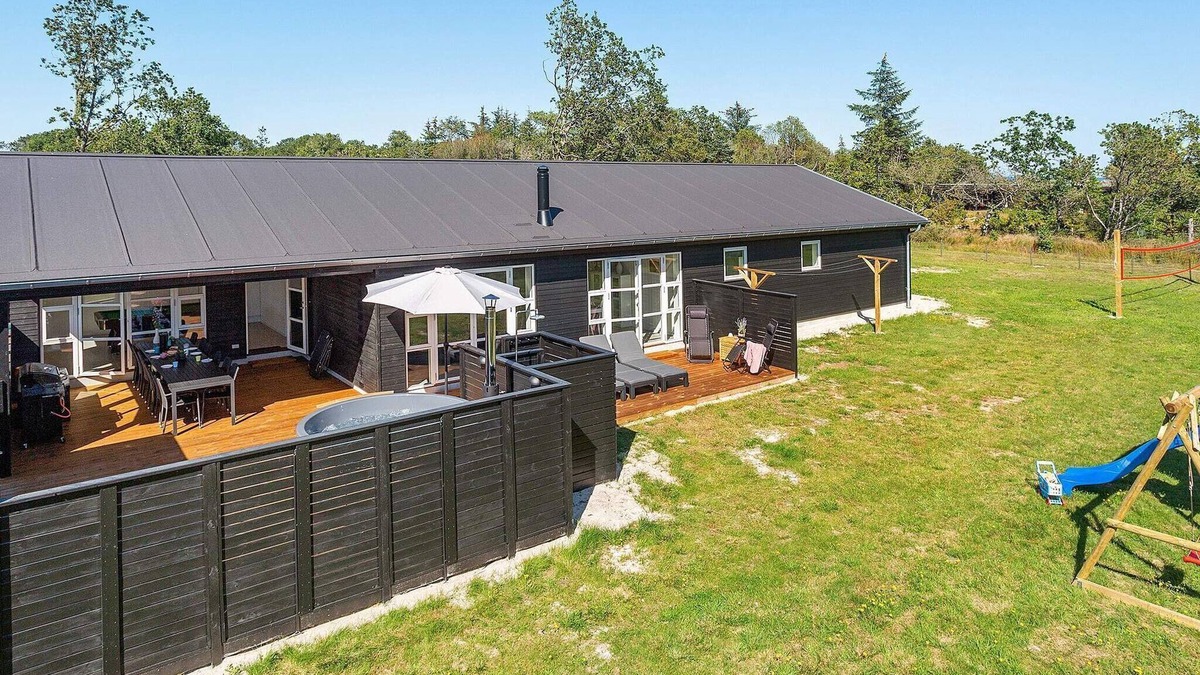 Aalbaek House | 12 person holiday home in Ålbæk-By Traum