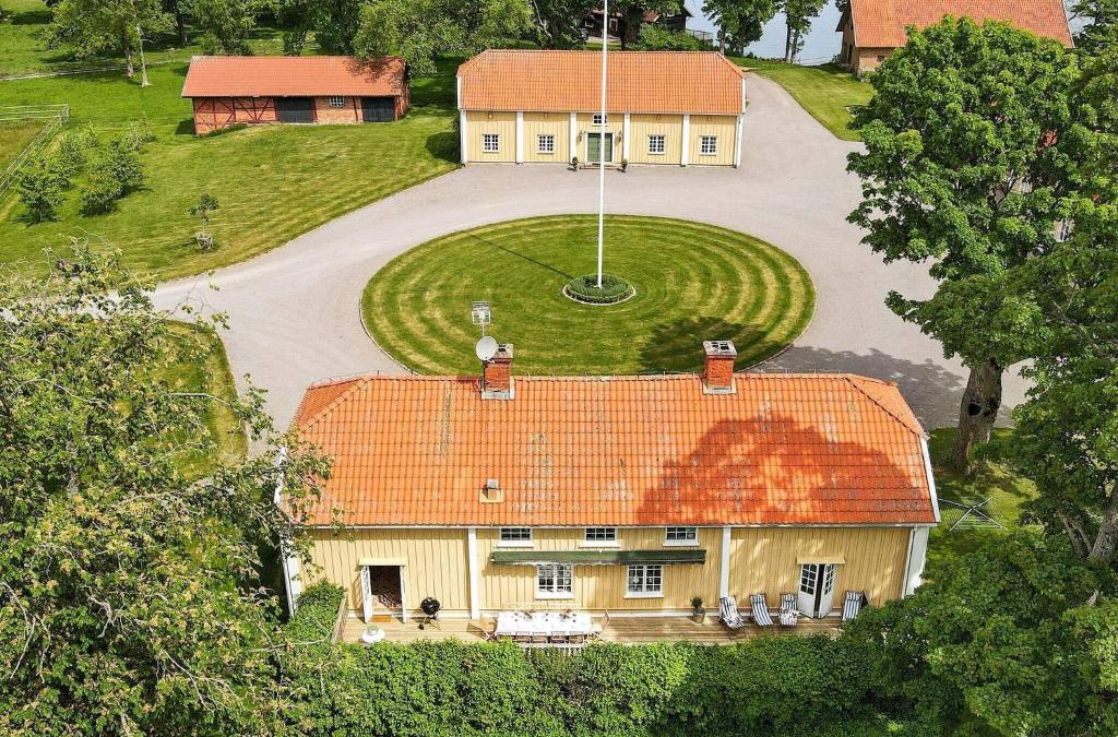 Hova House | 12 person holiday home in HOVA