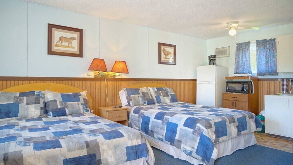 Summerside Apartment | (12) Private Double Suite at Green Acres Summerside