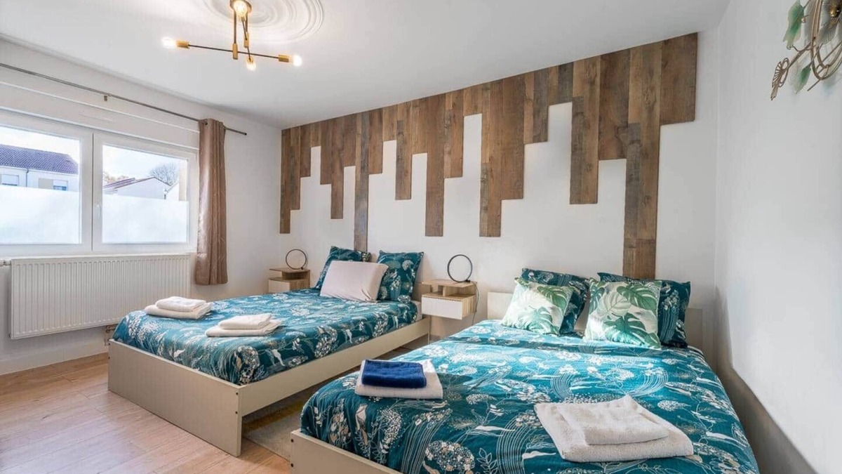 Woippy Apartment | 12. Private room 18m² - 2 beds - WIFI - Appart' 120m