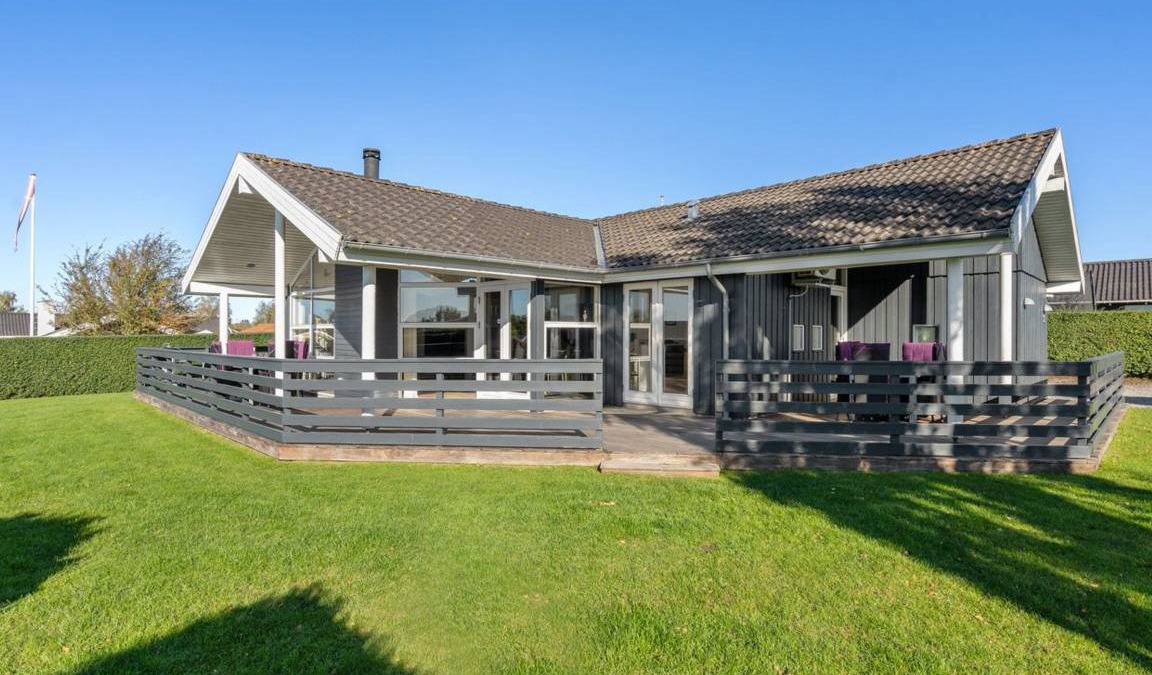 Flovt Strand House | 120 m² House ∙ 1 bedroom ∙ 10 guests