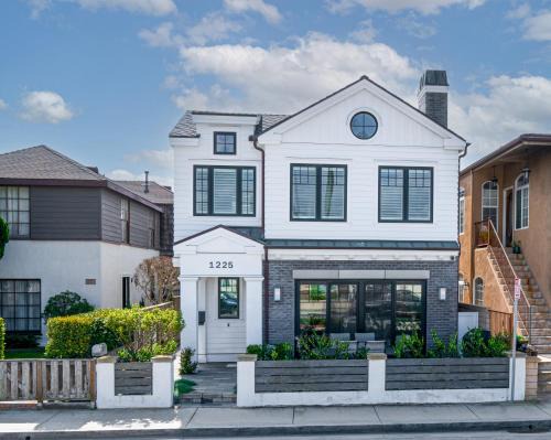 Balboa Peninsula House | 1225 W Balboa Blvd A & B