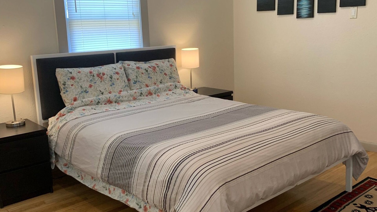 Southtown Apartment | 125-#4 Downtown cozy upstair one bedroom