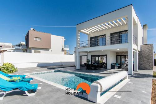Monte Raposo Villa | #125 Alcantarilha Villa by Home Holidays