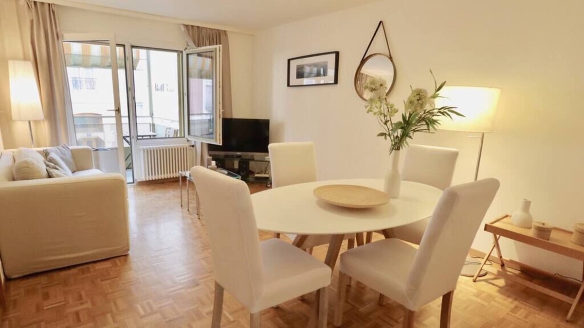 Lausanne Apartment | 125 * Comfortable, very well located between train station and lake!
