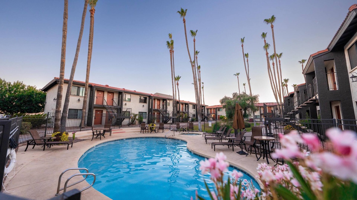 New Papago Parkway Apartment | 128 1 bedroom, pool, pickleball, hot tub, outdoor grill