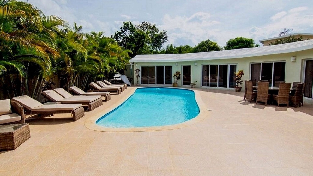 La Mulata Villa | 12BD guest-friendly complex in Casa Linda, 3 pools, tennis, free shuttle bus