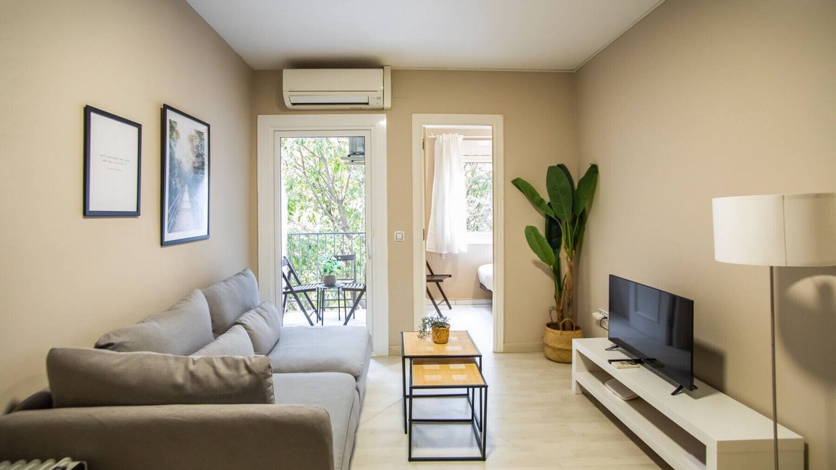 Collblanc y La Torrassa Apartment | 12TOGO1035 - Spacious Apartment near Camp Nou