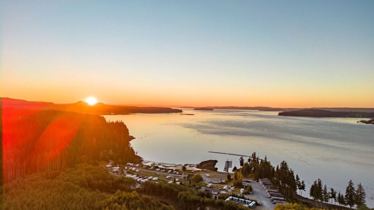 Regional District of Mount Waddington Apartment | 13 - Bothan Mara Cottage