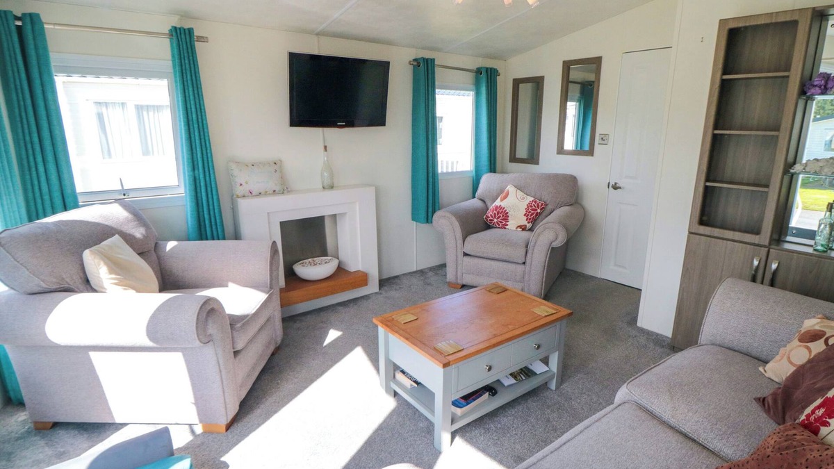 Cayton Bay Cottage | 13 GOSLING, family friendly, country holiday cottage in Cayton Bay