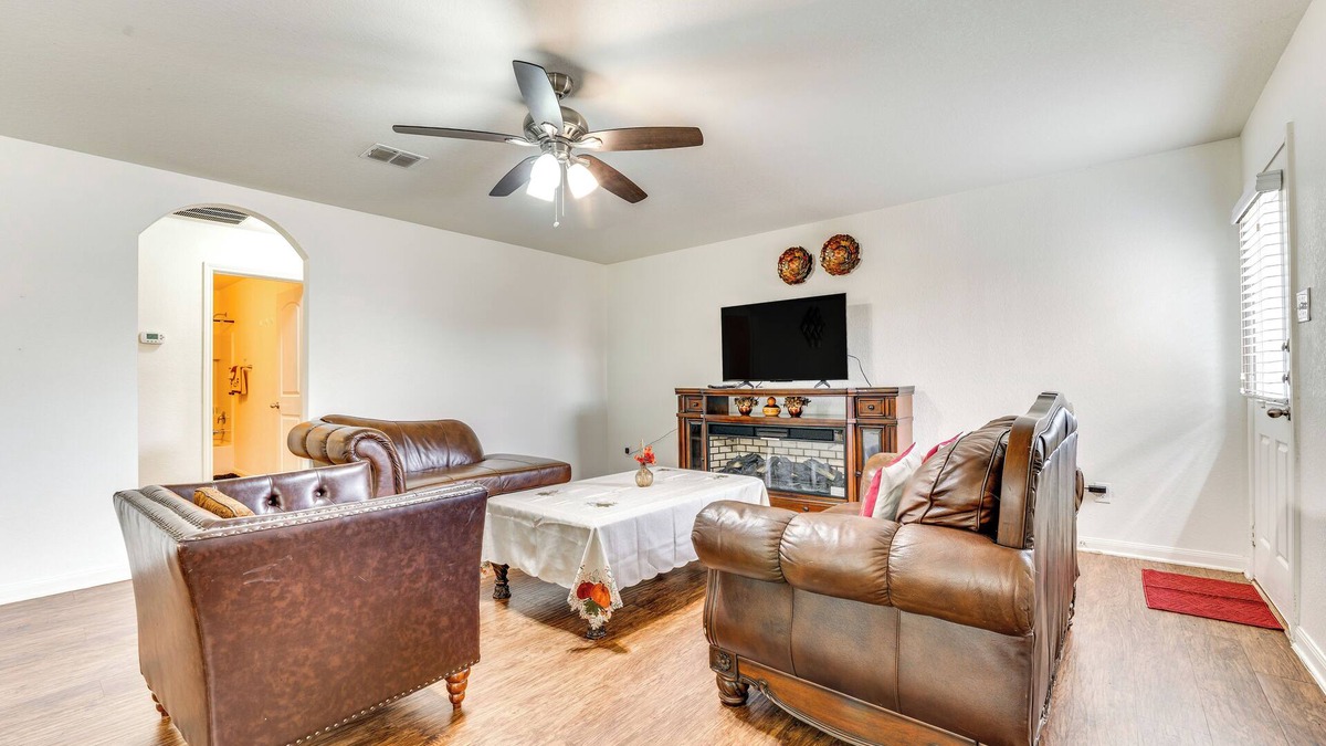 Medina Valley House | 13 Mi to Lackland AFB: San Antonio Home!