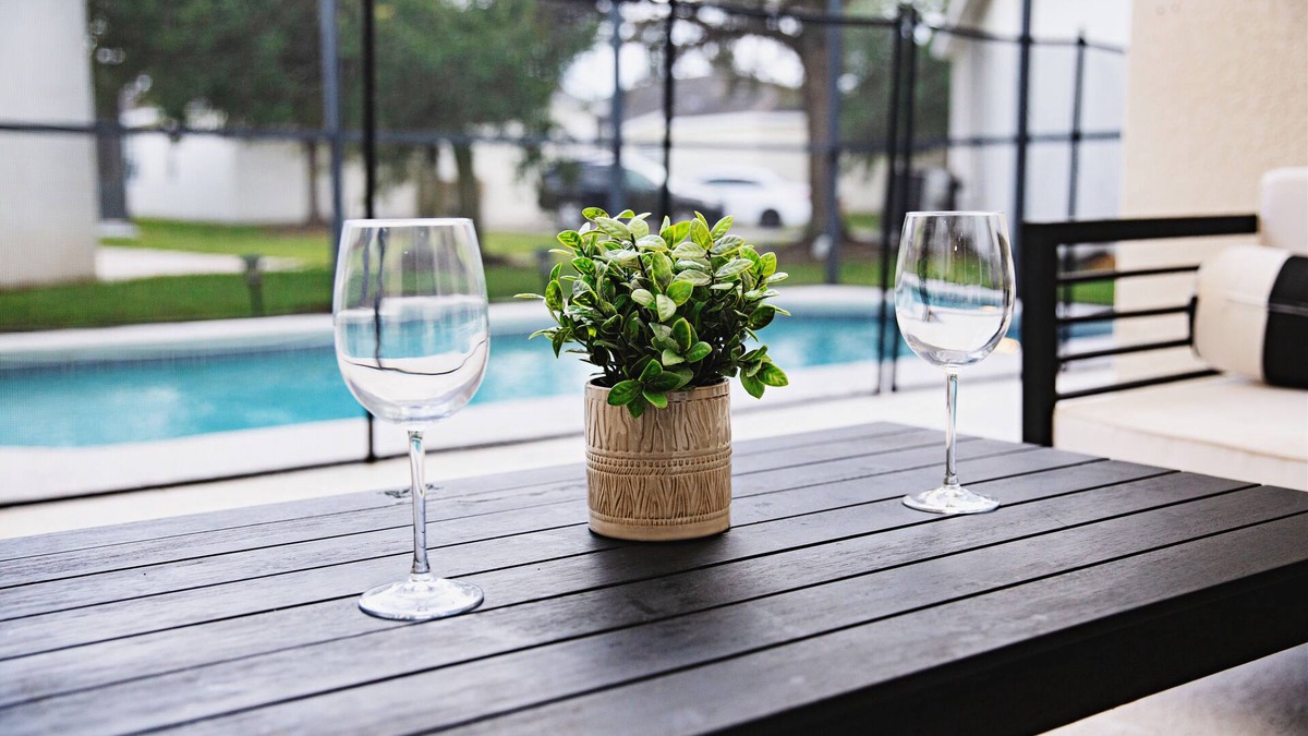 Trafalgar Village House | 13 MILES to DISNEY! POOL VILLA -4BR-3BA-BBQ-KING SUITE