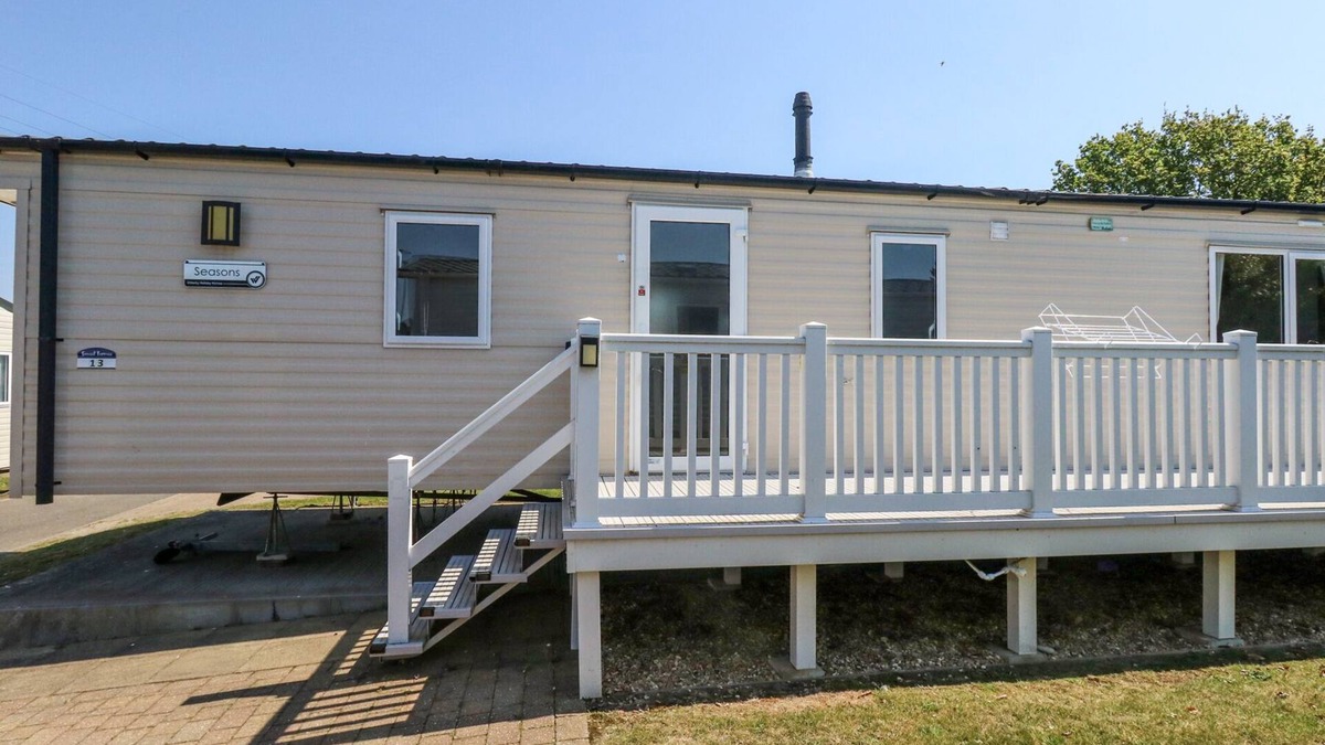 Hamworthy Cottage | 13 SUNSET TERRACE ROCKLEY PARK, family friendly in Poole