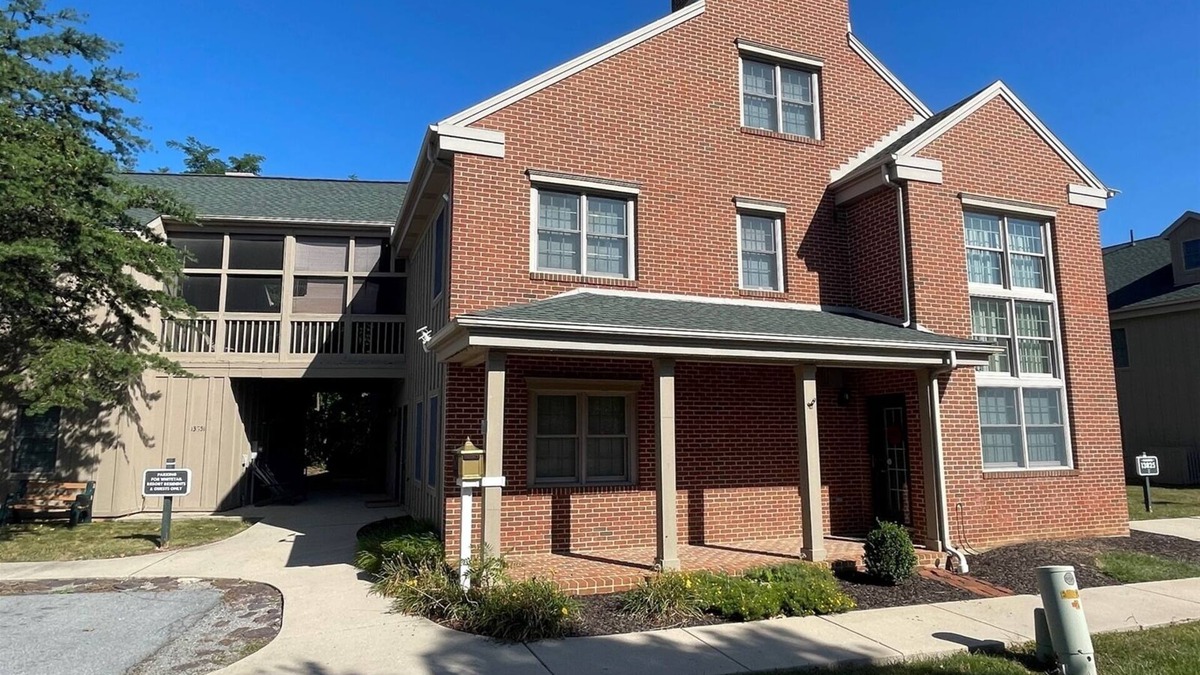 Mercersburg House | 13845 Trailside Lane | Slope side townhouse!