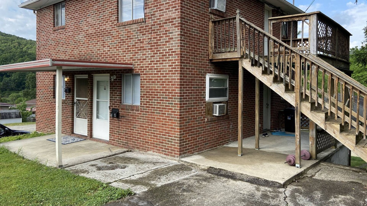 Kilsyth Apartment | 14 A North Grimmett Avenue.