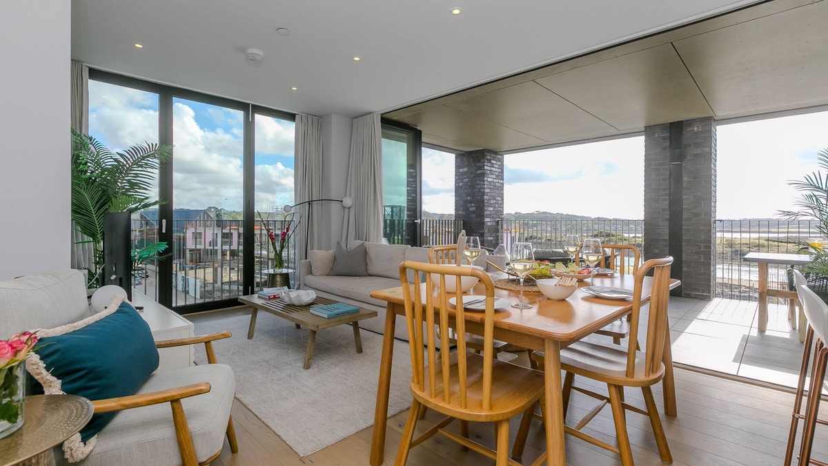 Hayle Apartment | 14 An Garth– Sleeps 4 – On-Site Parking for One Car – Estuary Views