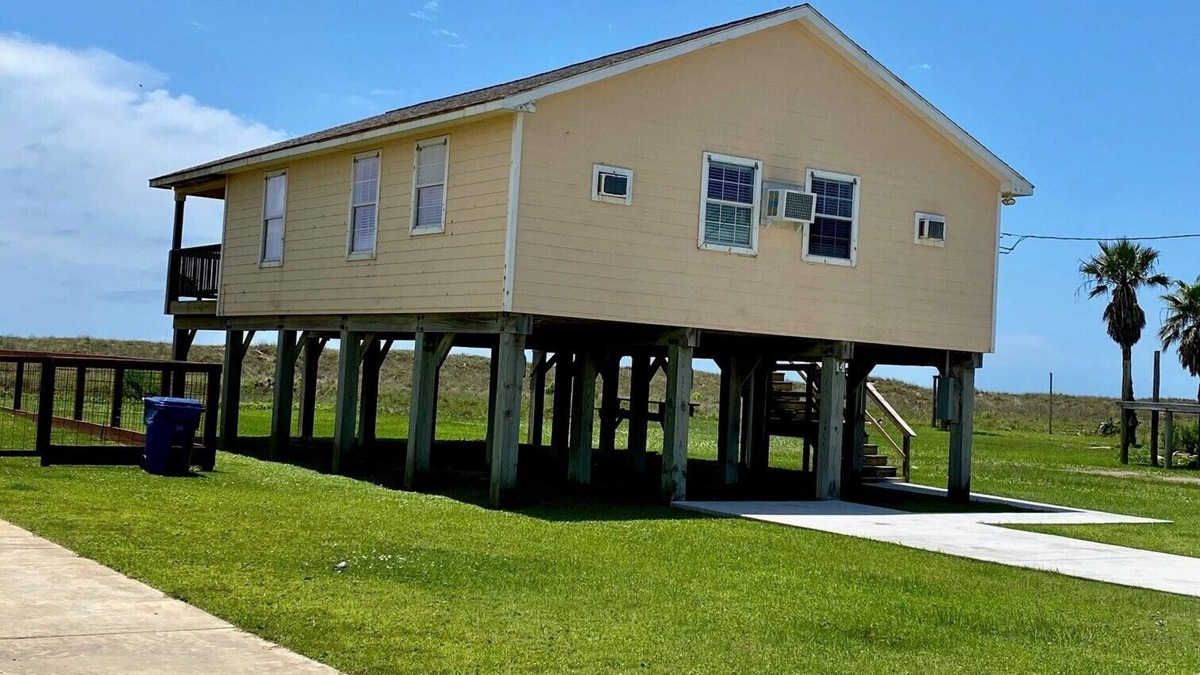 Matagorda House | 14 Beachfront